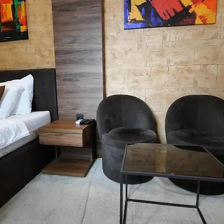 Stan Na Dan D Lux Jacuzzi * 克拉古耶瓦茨